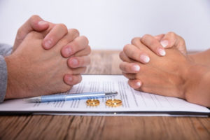 Главные преимущества услуг юриста при расторжении брака